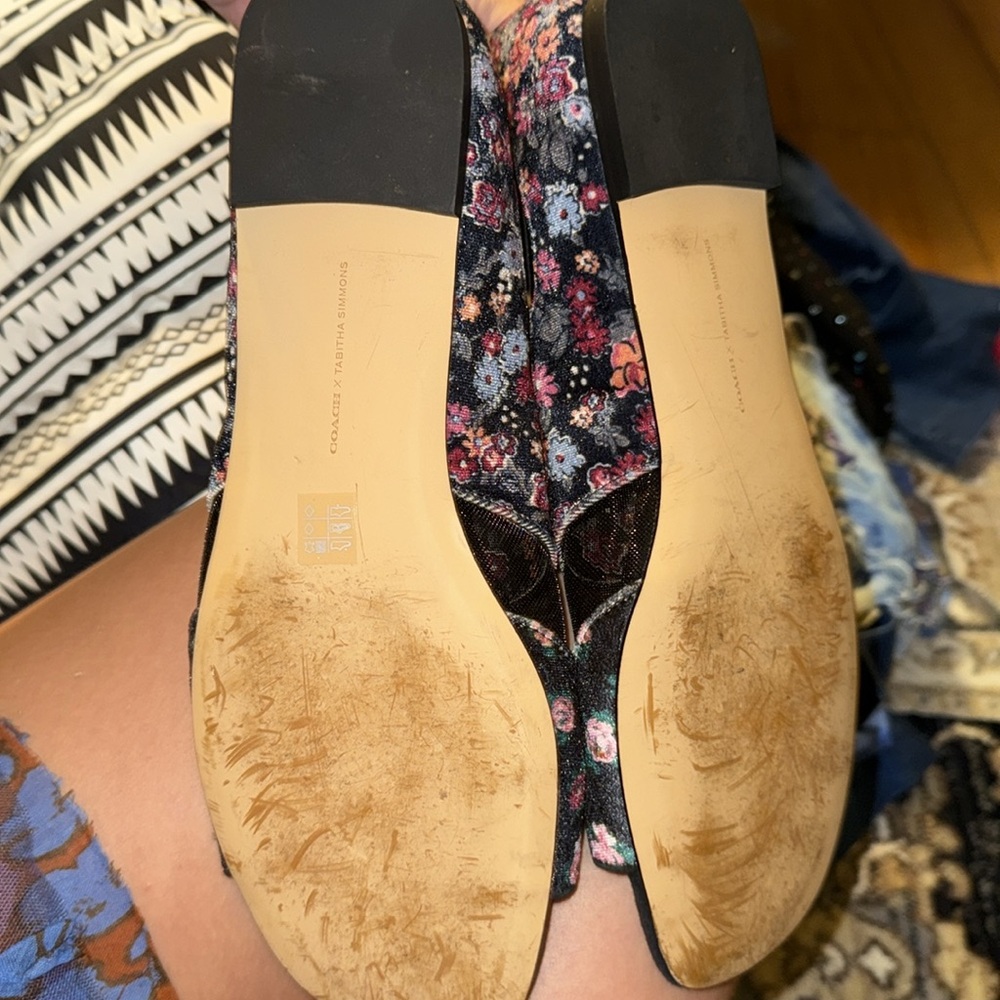 Coach Black Floral Heels with Glossy Finish - Picture 7 of 7